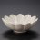 画像1: 白瓷印花菊弁鉢（4.5寸） (1)
