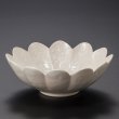 画像1: 白瓷印花菊弁鉢（4.5寸）