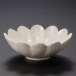 画像2: 白瓷印花菊弁鉢（4.5寸）