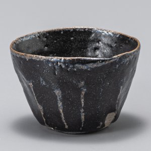 画像: 亀岡土黒釉ぐい呑